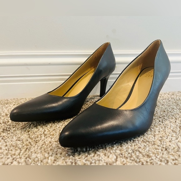 Naturalizer Black Women's Pumps - Picture 3 of 10